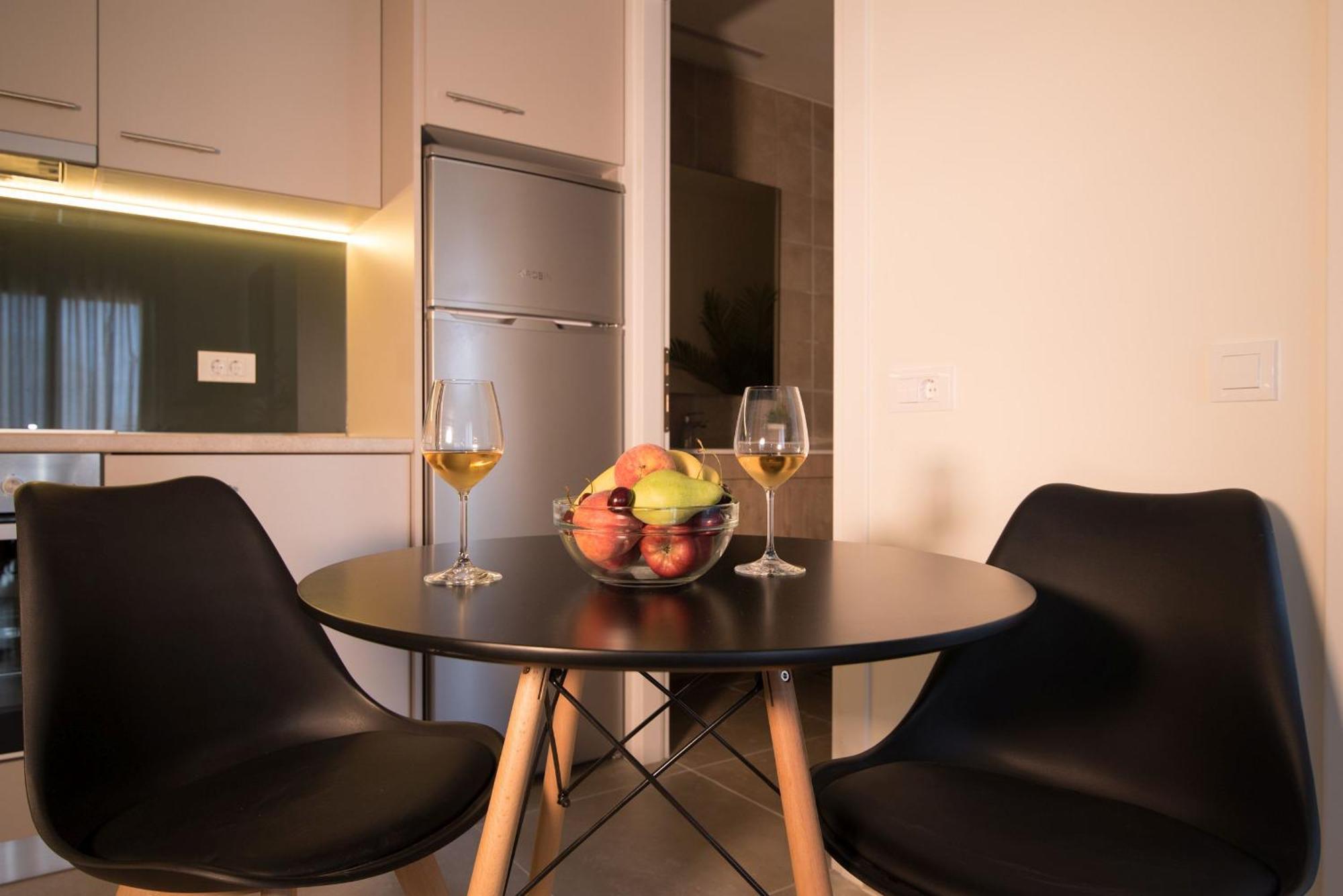 Lodge Modern Apartments, In Kalamaki Centre Bilik gambar